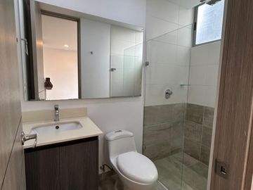 apartamento en arriendo en loma de los mesa. Cod A9434006