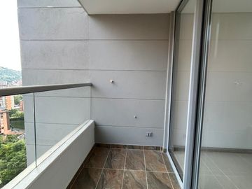 apartamento en arriendo en loma de los mesa. Cod A9434006