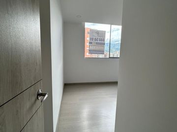 apartamento en arriendo en loma de los mesa. Cod A9434006