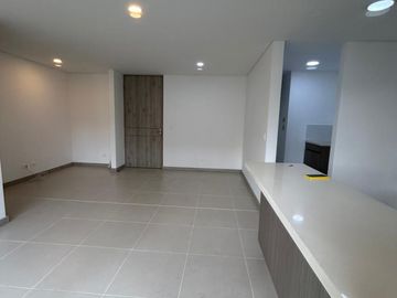 apartamento en arriendo en loma de los mesa. Cod A9434006