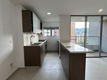 apartamento en arriendo en loma de los mesa. Cod A9434006