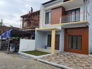 Rumah siap huni bangunan 2 lantai dalam perumahan di Jl. Imogiri Timur km 7, Tamanan, Banguntapan, Bantul, Yogyakarta