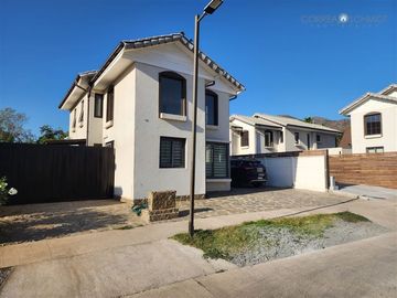 Casa en Venta en Condominio cercano a Arturo Prat, Machalí