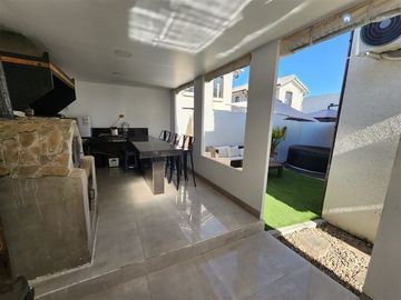 Casa en Venta en Condominio cercano a Arturo Prat, Machalí