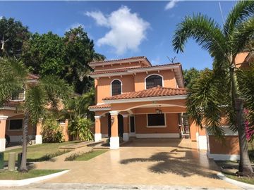 ALQUILO ESPECTACULAR CASA 350MT2  EN CLAYTON VILLAGE L/B