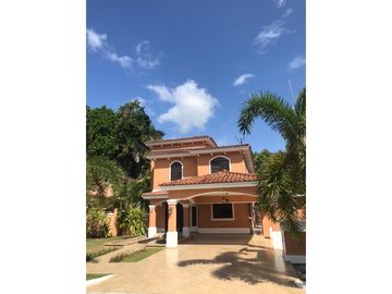 ALQUILO ESPECTACULAR CASA 350MT2  EN CLAYTON VILLAGE L/B