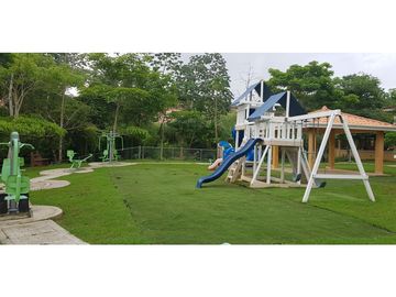 ALQUILO ESPECTACULAR CASA 350MT2  EN CLAYTON VILLAGE L/B