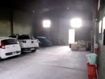 SE VENDE CASA CON GALPON ZONA PARQUE GAZZANO