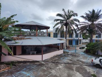 Casa en  venta en Tonsupa de 18 habitaciones con piscina - Tonsupa, Esmeraldas