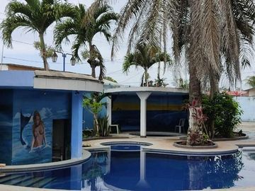 Casa en  venta en Tonsupa de 18 habitaciones con piscina - Tonsupa, Esmeraldas