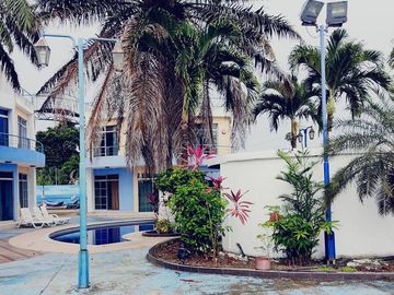 Casa en  venta en Tonsupa de 18 habitaciones con piscina - Tonsupa, Esmeraldas