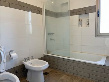 Casa 5 ambientes con pileta y quincho Barrio Privado