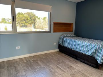 Casa 5 ambientes con pileta y quincho Barrio Privado