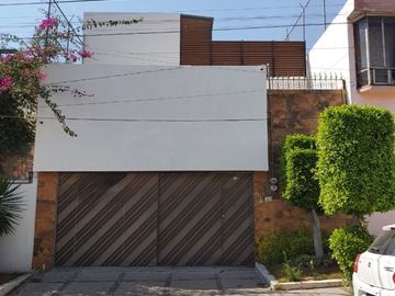 CASA EN VENTA COL. LA PAZ  CON RECÁMARA EN PB CERCA DE AV. JUÁREZ PUEBLA