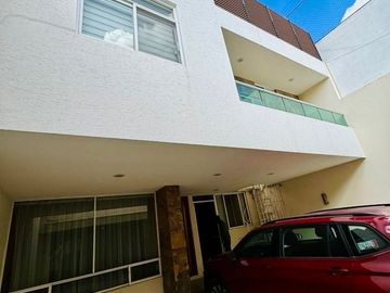 CASA EN VENTA COL. LA PAZ  CON RECÁMARA EN PB CERCA DE AV. JUÁREZ PUEBLA