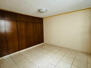 CASA EN VENTA COL. LA PAZ  CON RECÁMARA EN PB CERCA DE AV. JUÁREZ PUEBLA