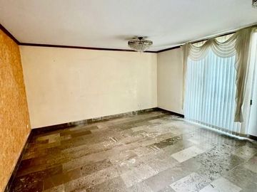 CASA EN VENTA COL. LA PAZ  CON RECÁMARA EN PB CERCA DE AV. JUÁREZ PUEBLA