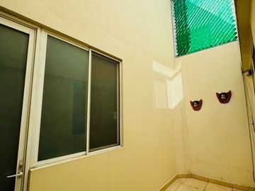CASA EN VENTA COL. LA PAZ  CON RECÁMARA EN PB CERCA DE AV. JUÁREZ PUEBLA