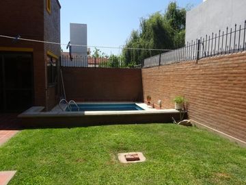 Hermosa casa de dos pisos en BÂ°  Parque Capital