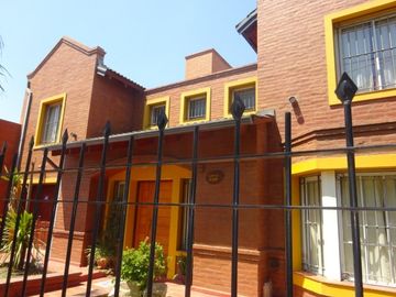 Hermosa casa de dos pisos en BÂ°  Parque Capital