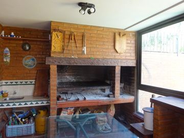 Hermosa casa de dos pisos en BÂ°  Parque Capital