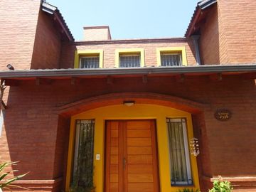 Hermosa casa de dos pisos en BÂ°  Parque Capital
