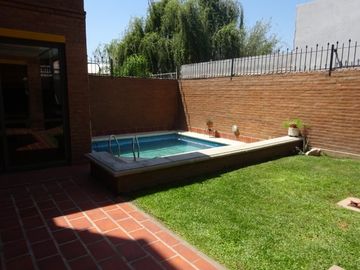 Hermosa casa de dos pisos en BÂ°  Parque Capital
