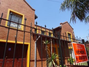 Hermosa casa de dos pisos en BÂ°  Parque Capital