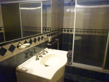 Hermosa casa de dos pisos en BÂ°  Parque Capital