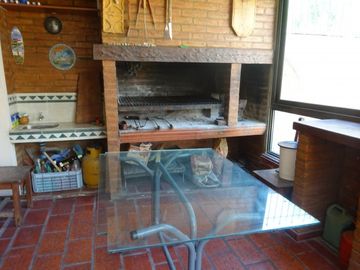 Hermosa casa de dos pisos en BÂ°  Parque Capital