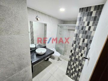 Ubicado en Coronel Enrique Campos 340, Urbanización Gardenias, este encantador departamento se encuentra en un edificio exclusivo de solo 5 pisos y 8