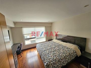 Ubicado en Coronel Enrique Campos 340, Urbanización Gardenias, este encantador departamento se encuentra en un edificio exclusivo de solo 5 pisos y 8