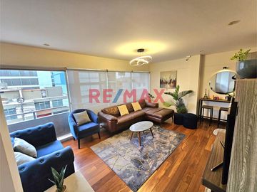 Ubicado en Coronel Enrique Campos 340, Urbanización Gardenias, este encantador departamento se encuentra en un edificio exclusivo de solo 5 pisos y 8