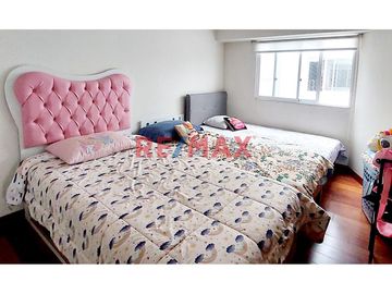 Ubicado en Coronel Enrique Campos 340, Urbanización Gardenias, este encantador departamento se encuentra en un edificio exclusivo de solo 5 pisos y 8