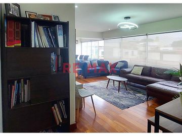 Ubicado en Coronel Enrique Campos 340, Urbanización Gardenias, este encantador departamento se encuentra en un edificio exclusivo de solo 5 pisos y 8