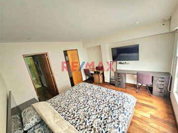 Ubicado en Coronel Enrique Campos 340, Urbanización Gardenias, este encantador departamento se encuentra en un edificio exclusivo de solo 5 pisos y 8
