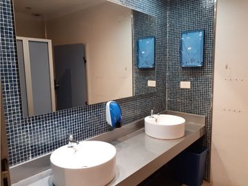 LOCAL EN VENTA EN LOMAS DE SAN ISIDRO