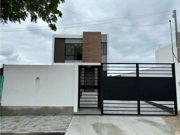 MODERNA CASA NUEVA CON 3 DORMITORIOS EN MANTA AZUL, SUR DE MANTA