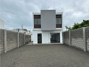 MODERNA CASA NUEVA CON 3 DORMITORIOS EN MANTA AZUL, SUR DE MANTA