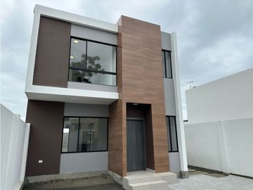 MODERNA CASA NUEVA CON 3 DORMITORIOS EN MANTA AZUL, SUR DE MANTA