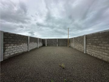 MODERNA CASA NUEVA CON 3 DORMITORIOS EN MANTA AZUL, SUR DE MANTA