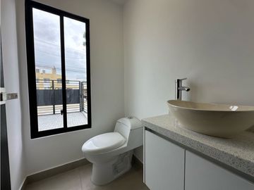 MODERNA CASA NUEVA CON 3 DORMITORIOS EN MANTA AZUL, SUR DE MANTA
