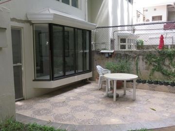 House for rent in Cebu City, Gated close to malls in Banilad