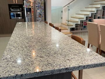 Se Vende Casa en Cañadas del Lago, Roof Garden, Terreno 222 m2, de LUJO !