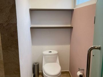 Se Vende Casa en Cañadas del Lago, Roof Garden, Terreno 222 m2, de LUJO !