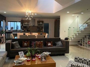 Se Vende Casa en Cañadas del Lago, Roof Garden, Terreno 222 m2, de LUJO !