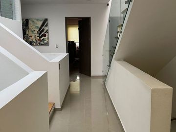Se Vende Casa en Cañadas del Lago, Roof Garden, Terreno 222 m2, de LUJO !