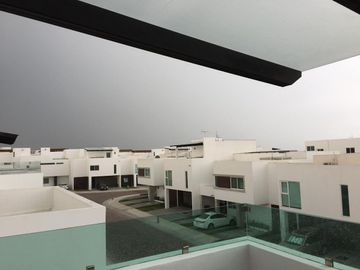 Se Vende Casa en Cañadas del Lago, Roof Garden, Terreno 222 m2, de LUJO !