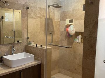 Se Vende Casa en Cañadas del Lago, Roof Garden, Terreno 222 m2, de LUJO !