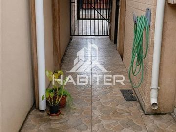 Casa en venta de 4 dorm. en Maipú